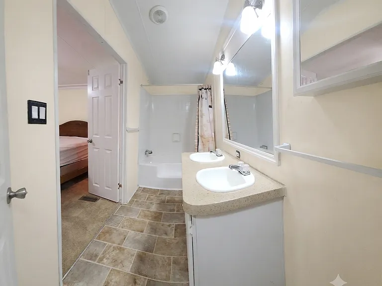 156 Mae St — Photo 11