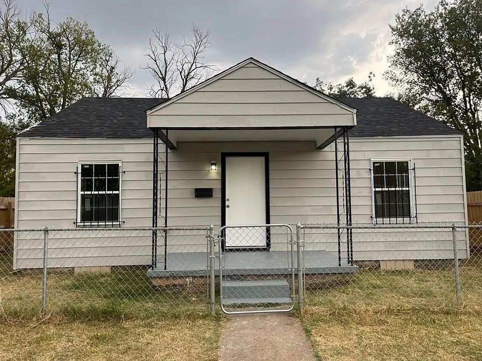 106 SW 18th St