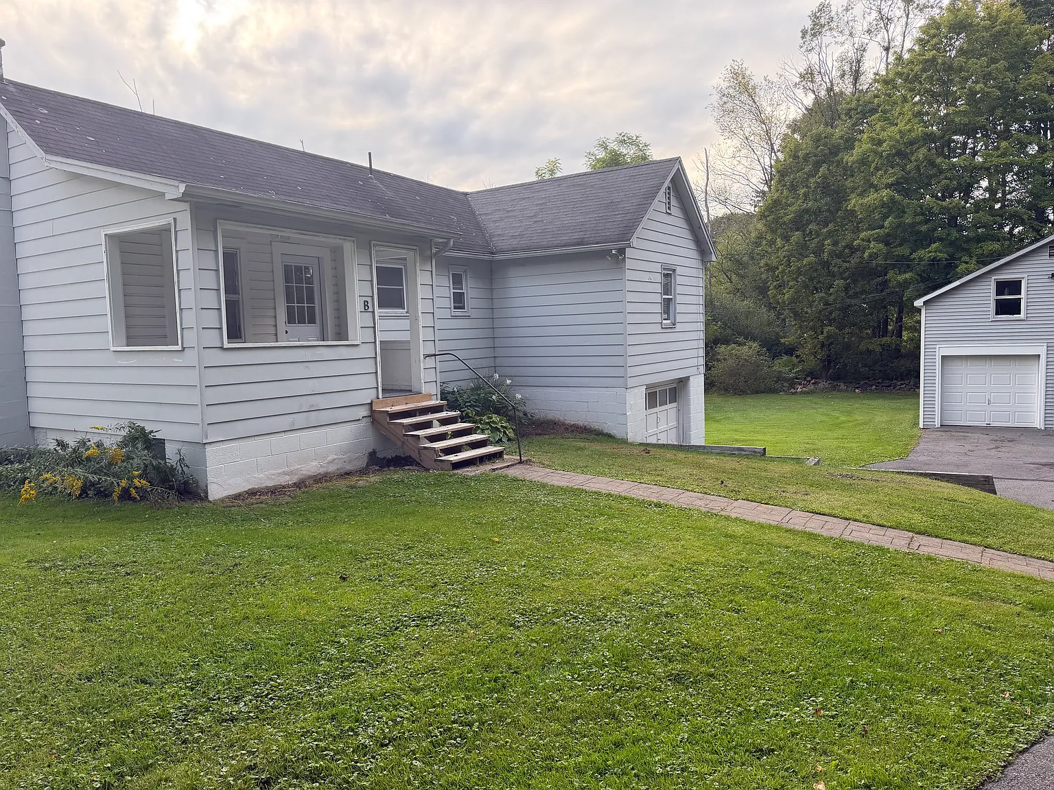 2 bed, 1100 sqft, $1,350 — Photo 2