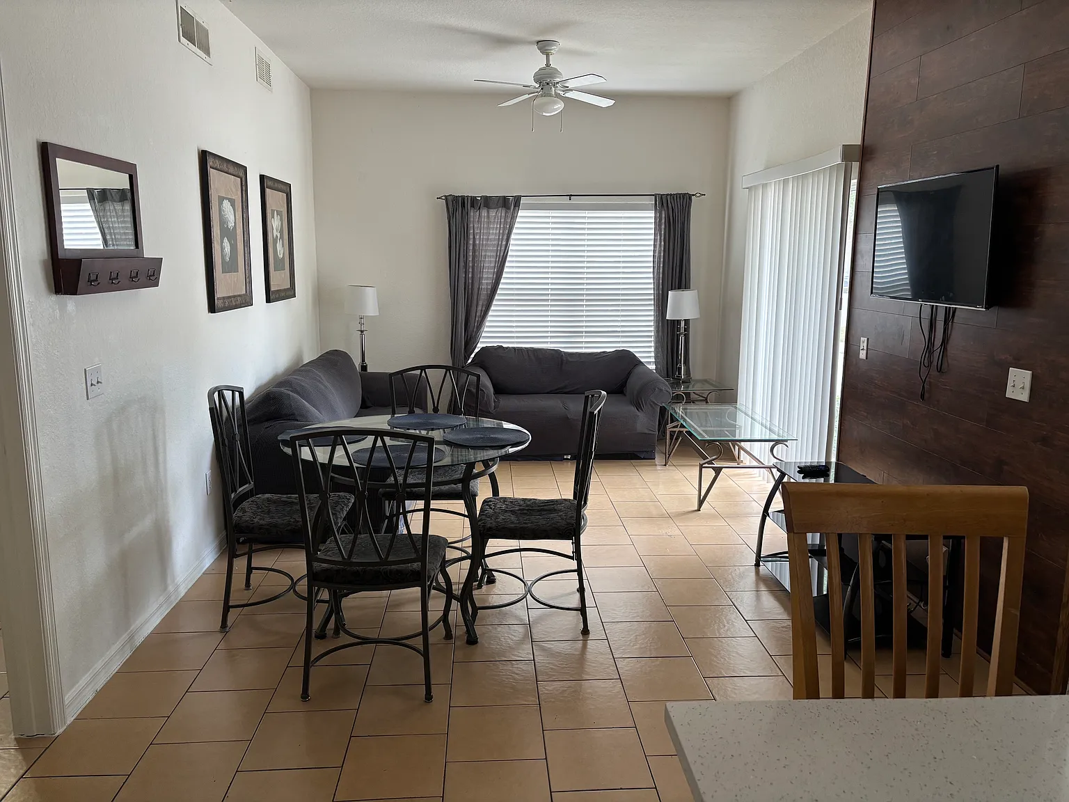 4 bed, 1470 sqft, $2,100 — Photo 2