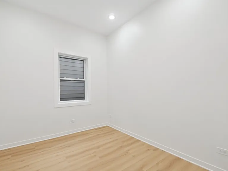 1052 N Central Park Ave #1 — Photo 8