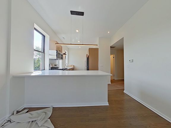 2nd image of 2612 N Halsted St APT 2fs