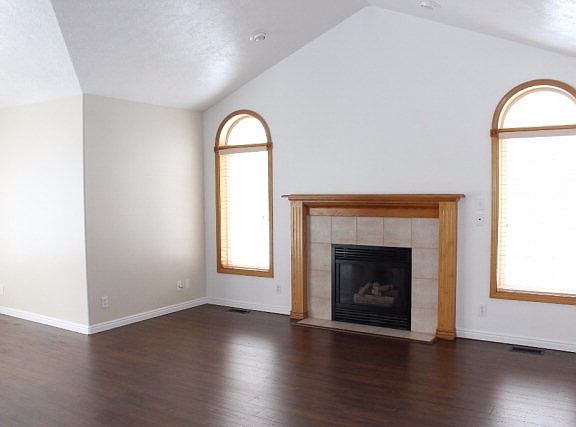 3rd image of 860 Summerset Ct