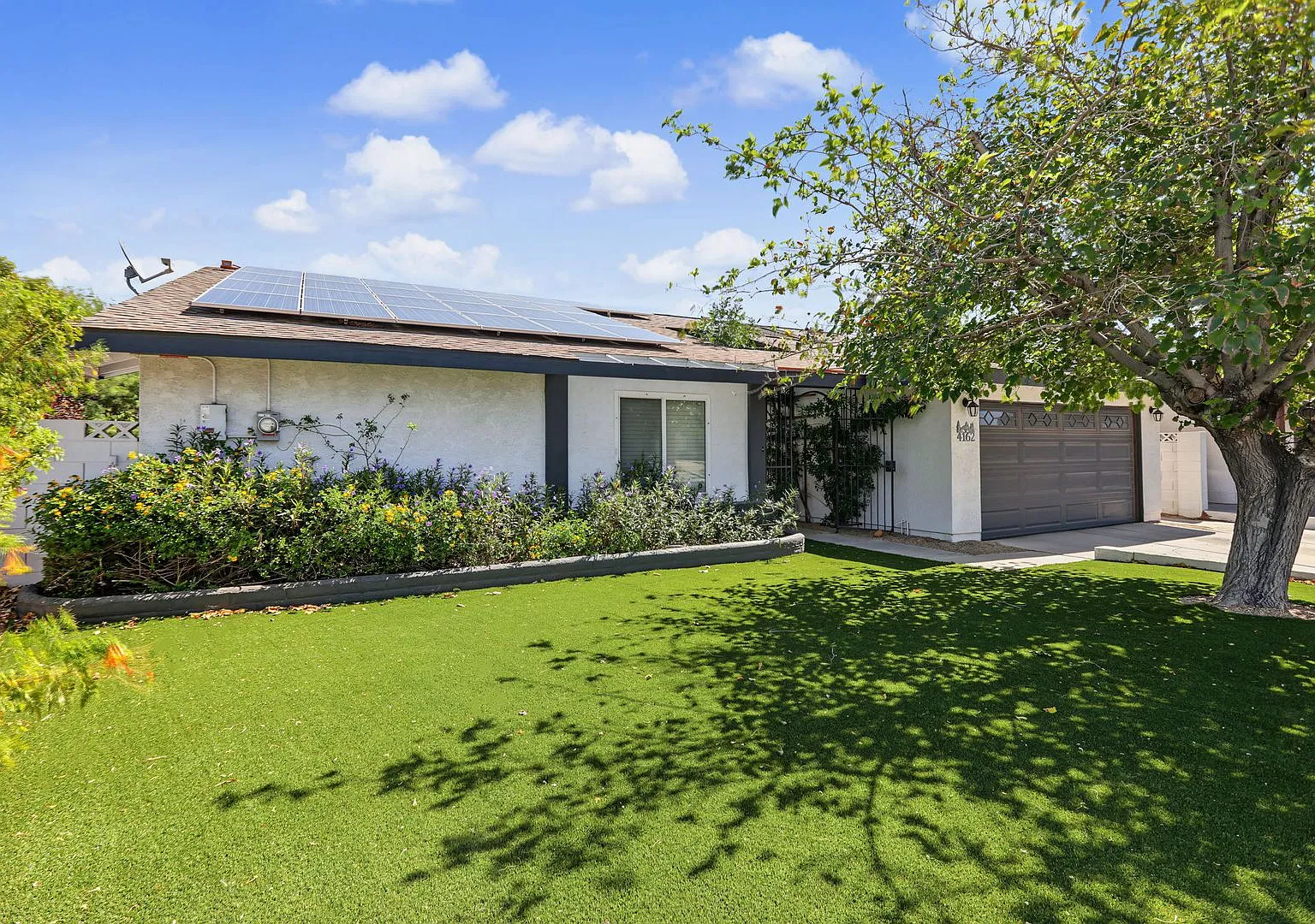Beautiful Single Story Home with a Pool & Spa! No HOA! — Photo 3