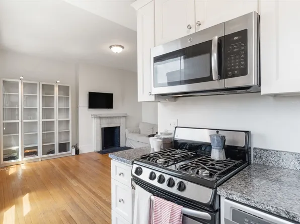62 W Cedar St, Boston, MA