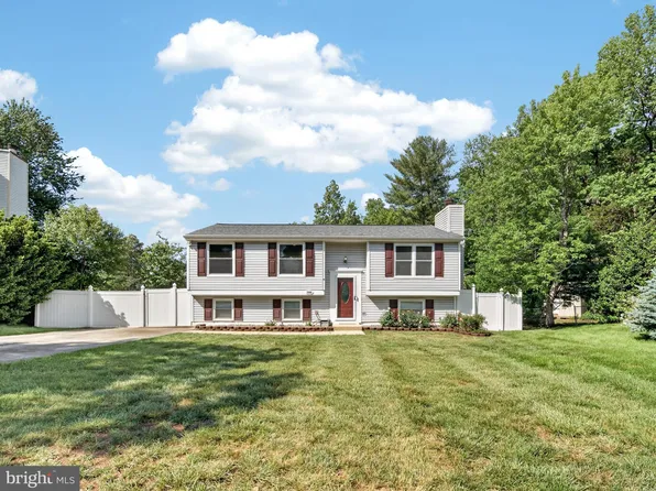 3806 Candlelight Ct, Alexandria, VA 22310