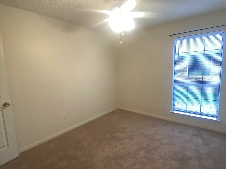 1703 Tanglewood Dr — Photo 32