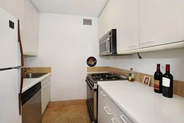 Rented by Douglas Elliman | media 27