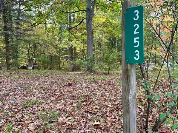 3253 Tibbets Dr, Traverse City, MI 49696