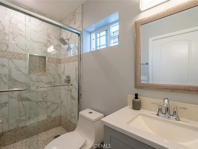 7647 Amestoy Ave — Photo 19