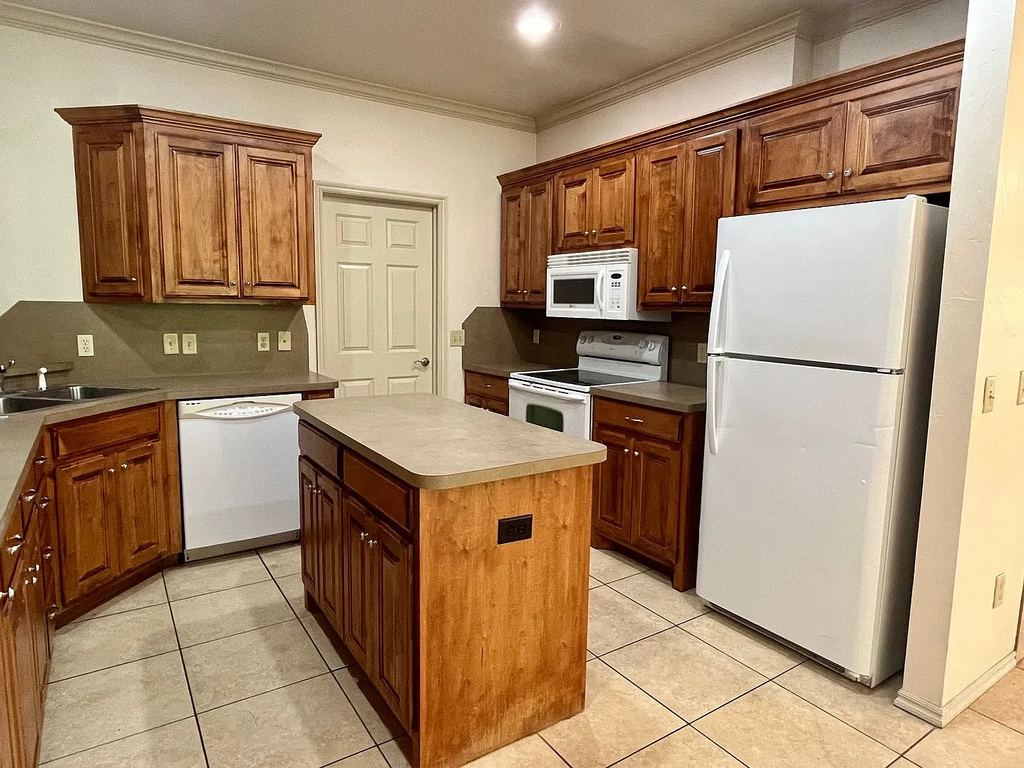 Cozy 3 Bed 2 Bath In Edmond — Photo 3