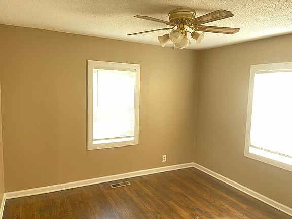 3rd image of 1828 18th Ave E