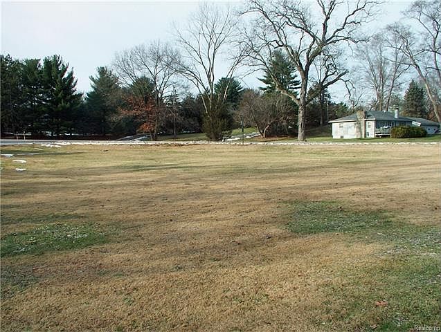 2nd image of 8986 Hillview Dr