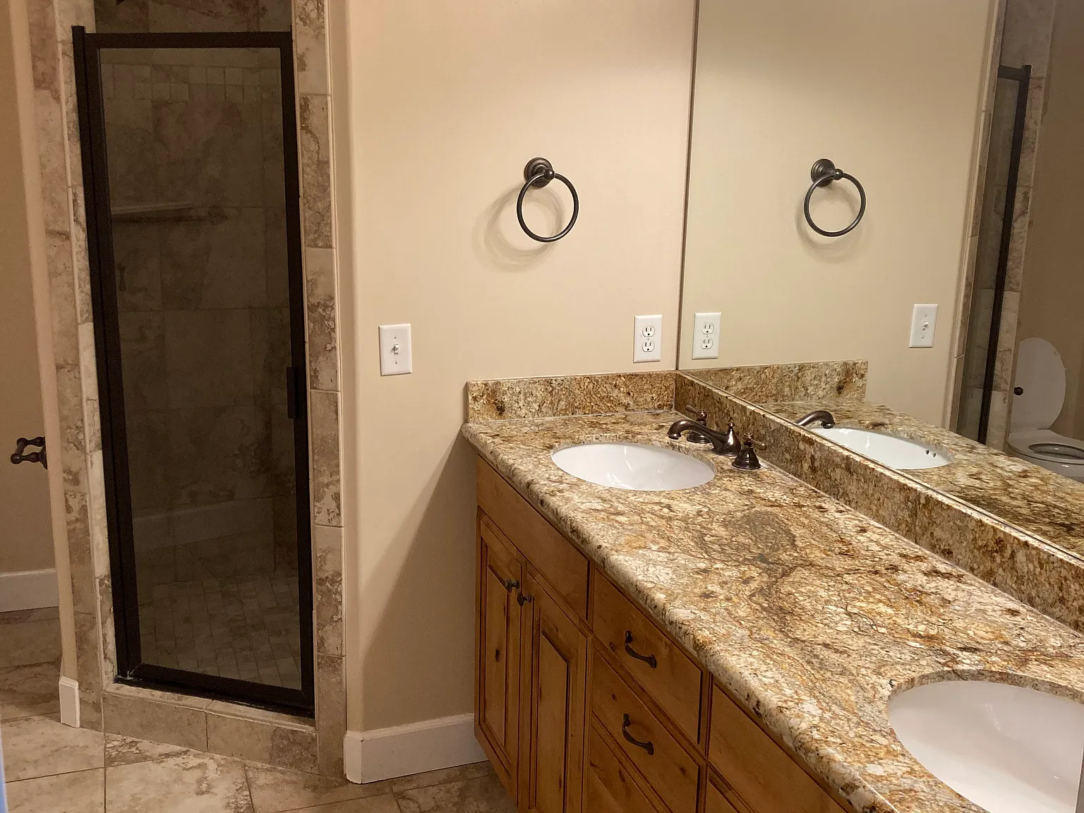 4 bed, 2700 sqft, $2,550 — Photo 4