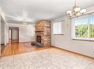 20325 Westview Dr, Northville, MI 48167