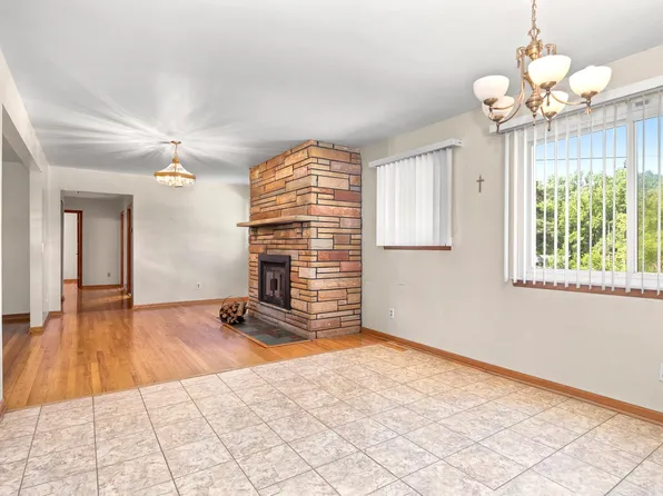 20325 Westview Dr, Northville, MI 48167