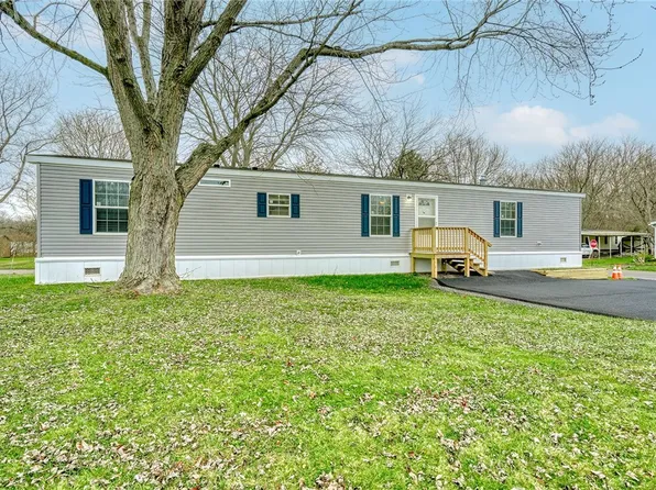 111 Macintosh Rd, Ontario, NY 14519