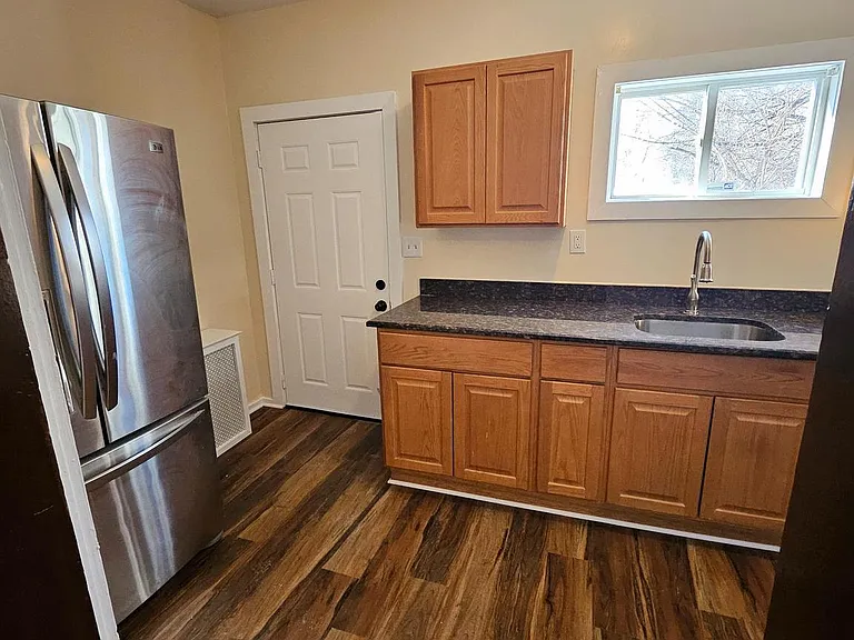 219 Woodlawn Ave — Photo 5