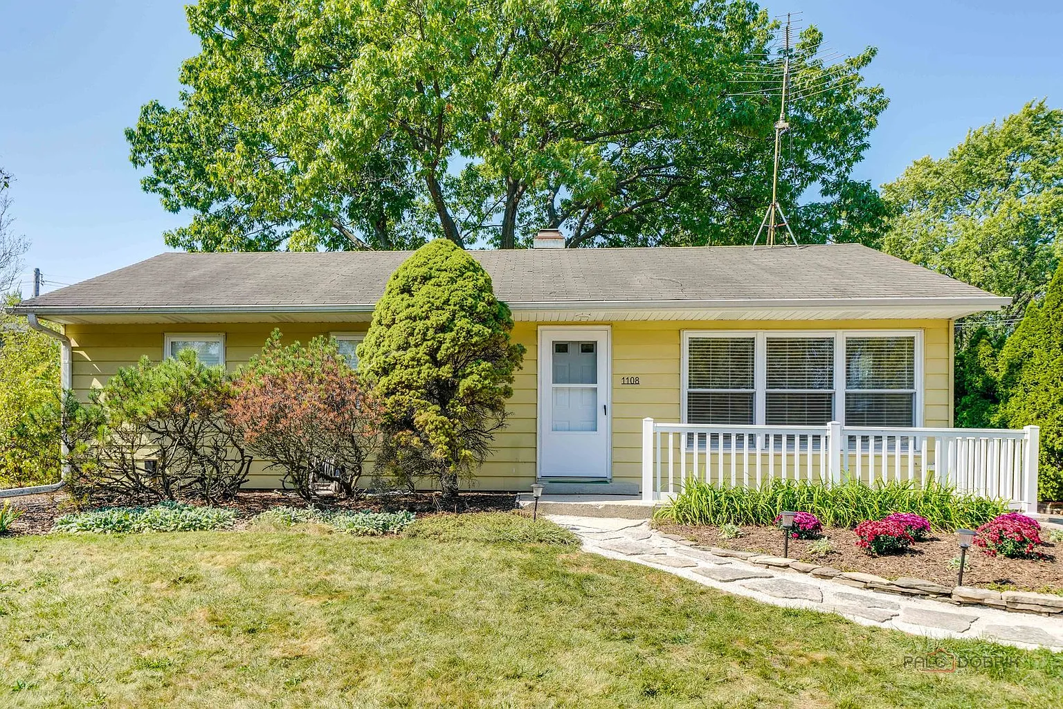 1108 Highland Rd photo 1