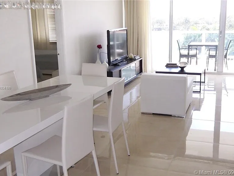 5161 Collins Ave #806 — Photo 7