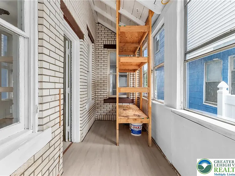 227 E Garrison St — Photo 11