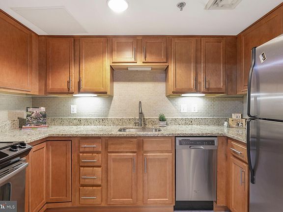 5th image of 900 N Taylor St APT 524