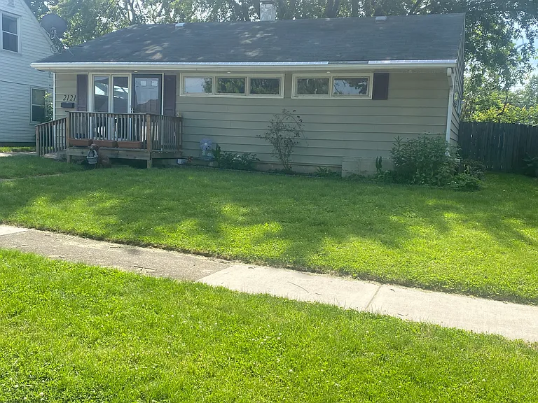 2121 Gay Dr — Photo 3
