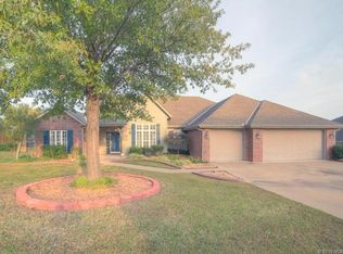 2808 Roanoke Ridge Rd, Bartlesville, OK 74006