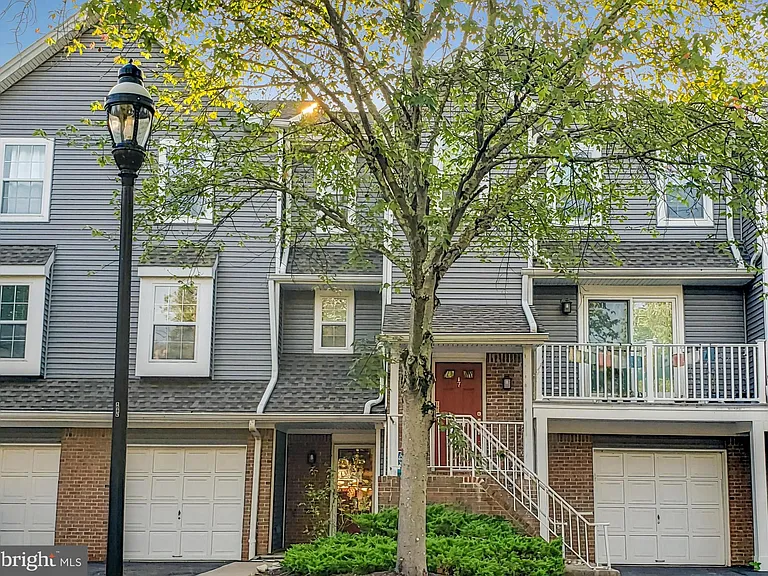 6 Halstead Pl — Photo 8