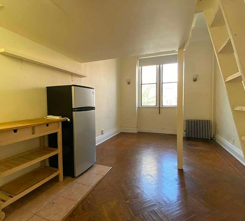 1st image of 274 Gates Ave APT 3