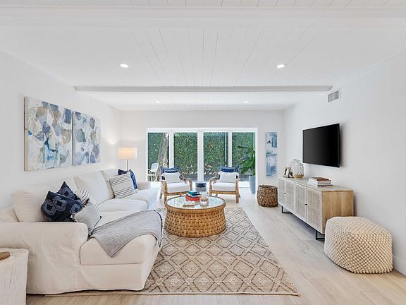 4th image of 315 Venetian Drive #3