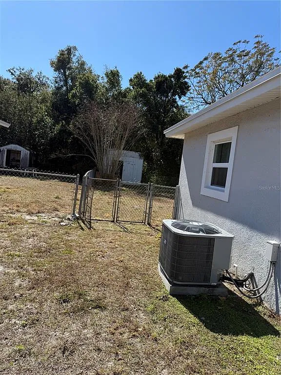3 bed, 1.0 bath, 1100 sqft, $1,650 — Photo 3