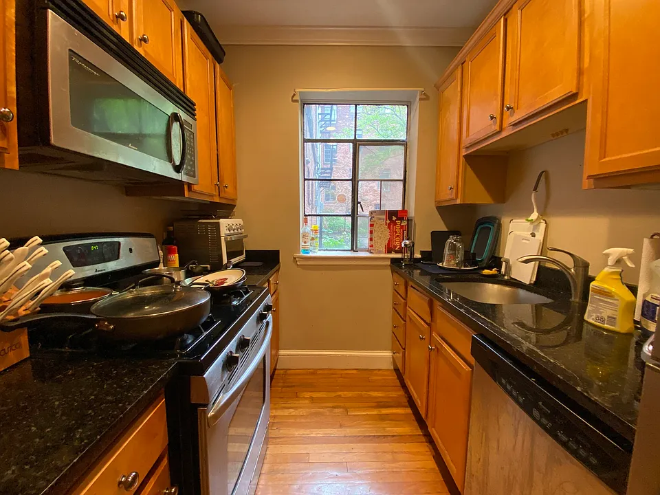 93 Strathmore Rd #1