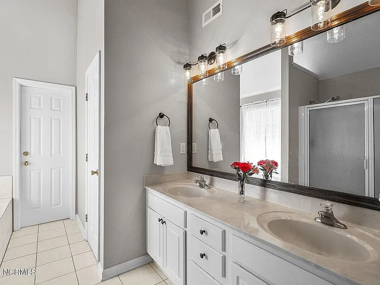 1010 Meridian Dr — Photo 27