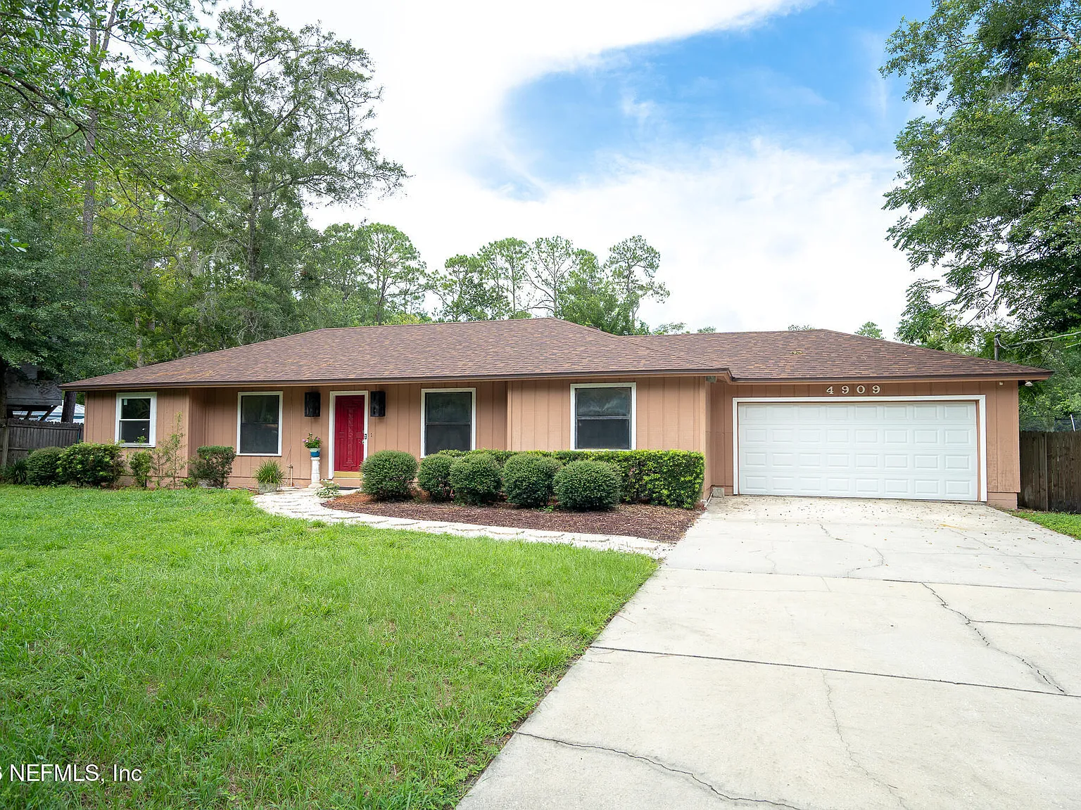 3 bed, 2.0 bath, 1708 sqft, $2,300 — Photo 1