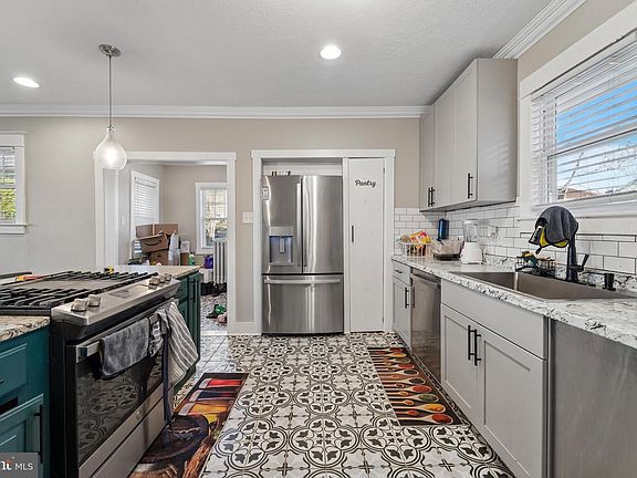 5th image of 341 Wayne Ave