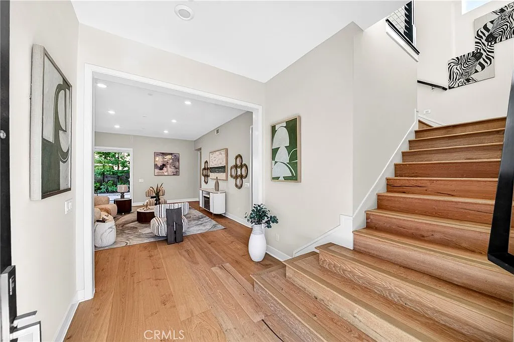 5 bed, 6.0 bath, 3664 sqft, $9,800 — Photo 3