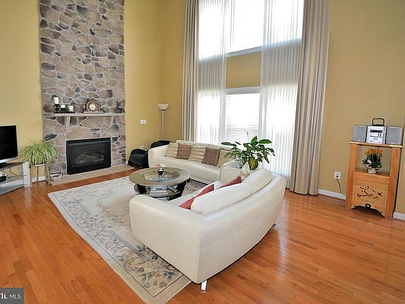 3rd image of 8144 Gilroy Dr