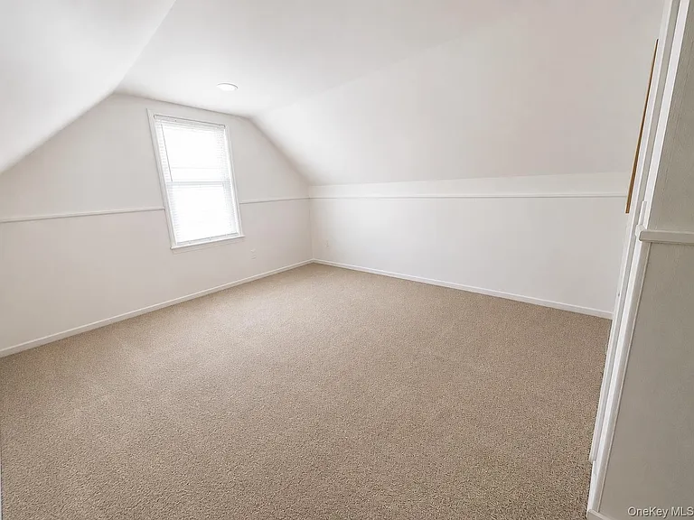 162 Colonial Ave — Photo 10