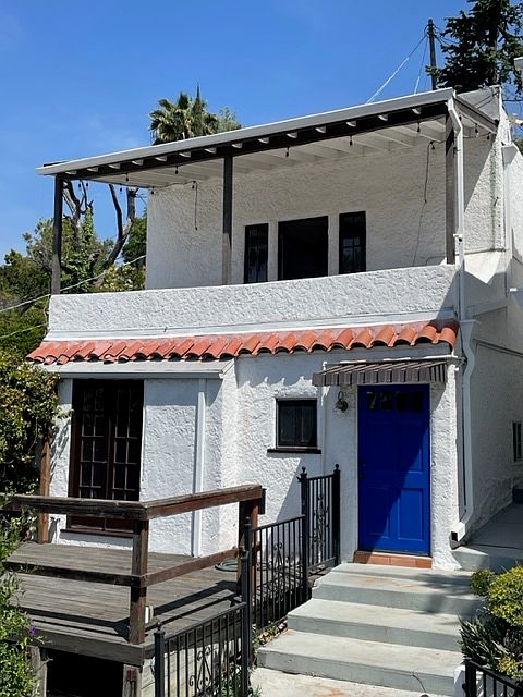 Stand alone unit - no common walls, large private balcony and large private deck