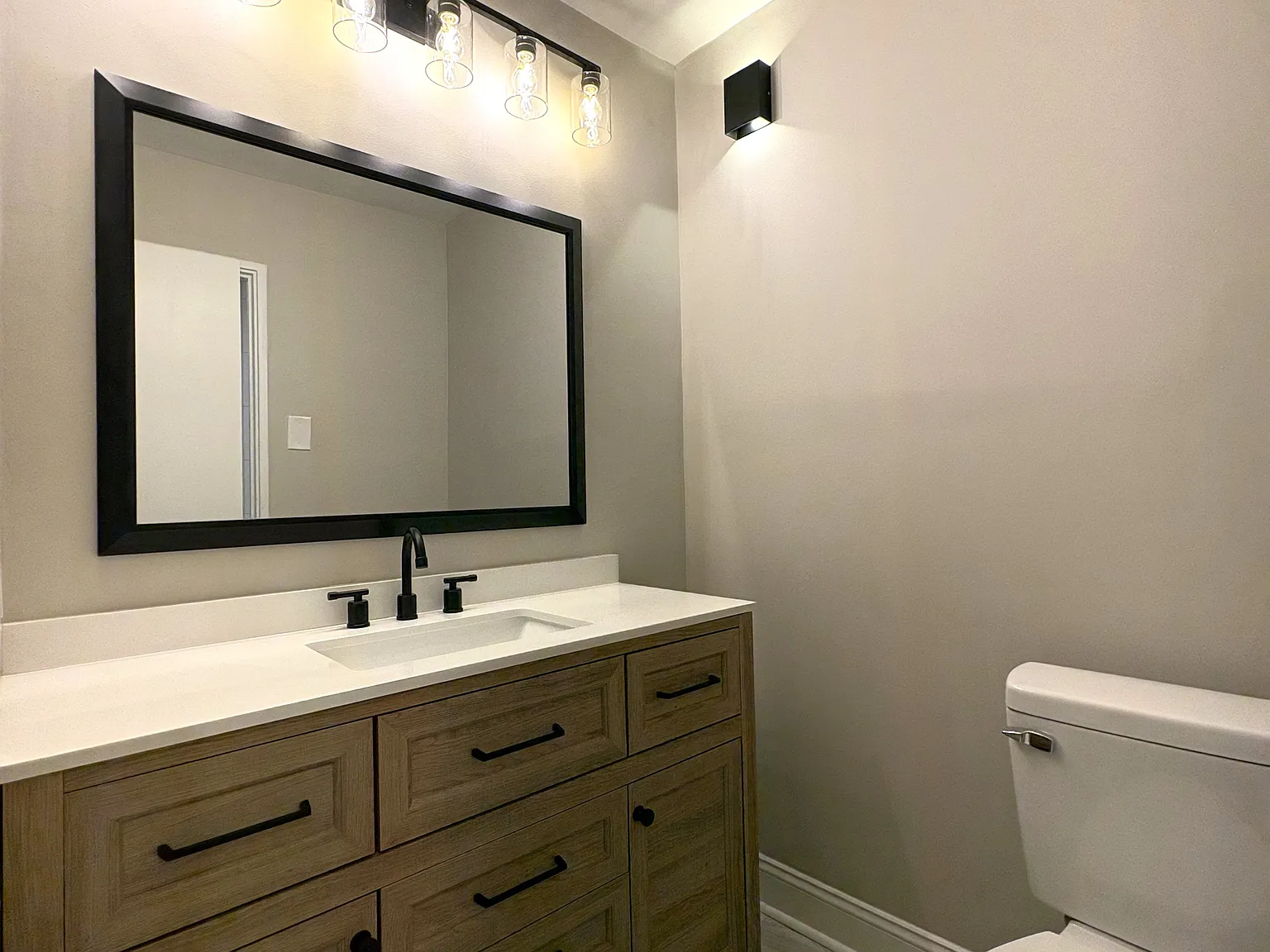 2 bed, 1.5 bath, 980 sqft, $1,975 — Photo 2