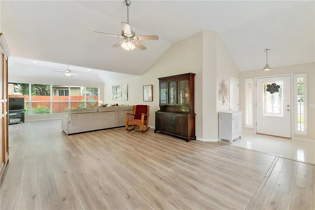 3 bed, 2012 sqft, $2,995 — Photo 1