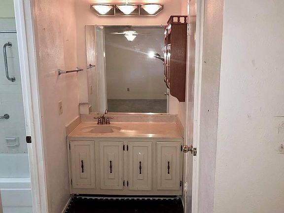 4th image of 29 E Townhouse Ln #30