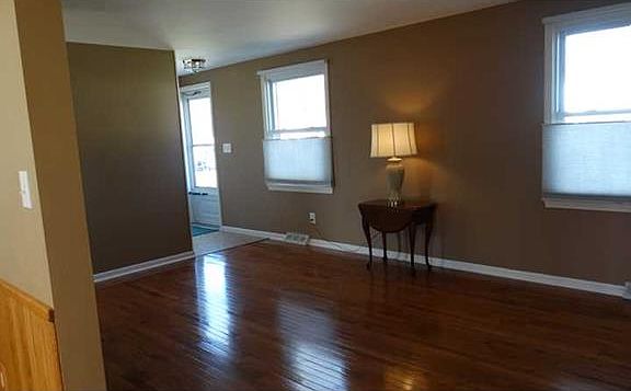 3rd image of 21 Brittany Dr