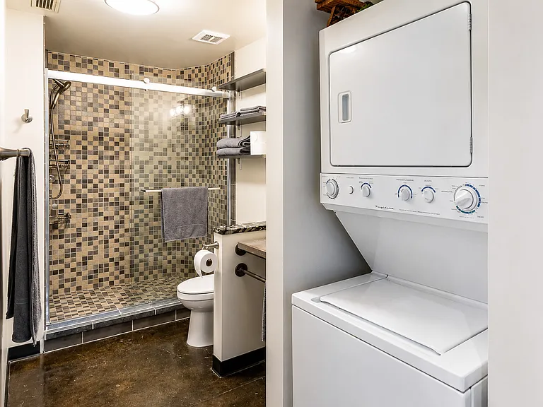 101 W Marshall St #49 — Photo 5