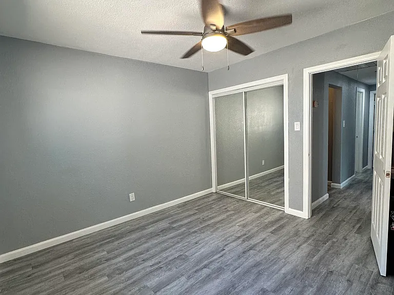 126 S Maimone Ave — Photo 12