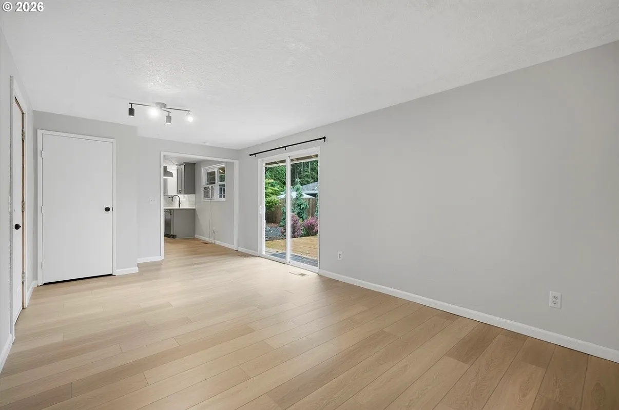 3 bed, 1152 sqft, $2,795 — Photo 3
