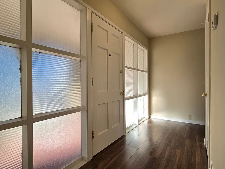 1235 Heatherstone Way — Photo 2