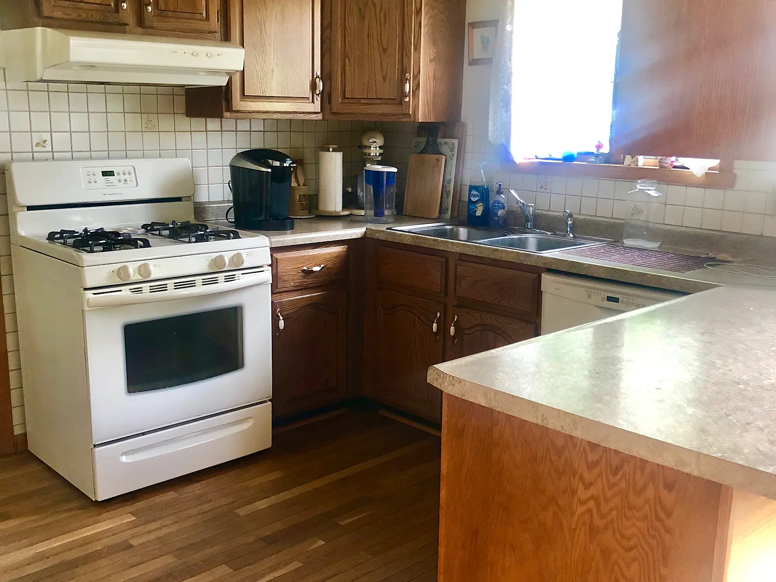 4 bed, 2.5 bath, 2000 sqft, $2,500 — Photo 2
