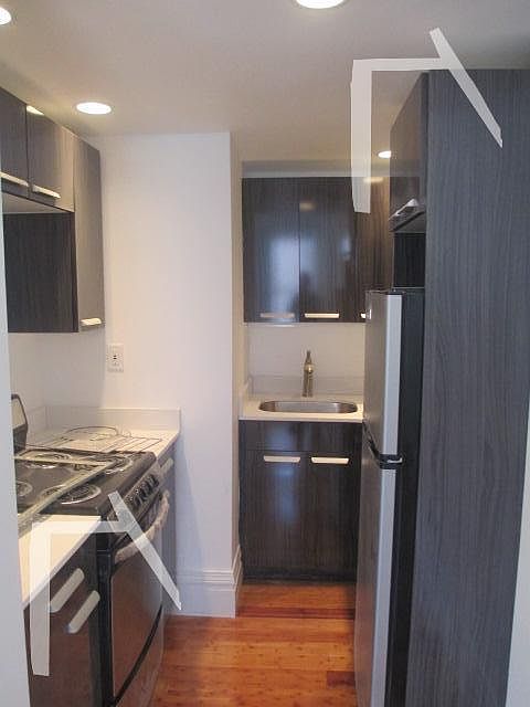 2nd image of 254 Newbury St #2A